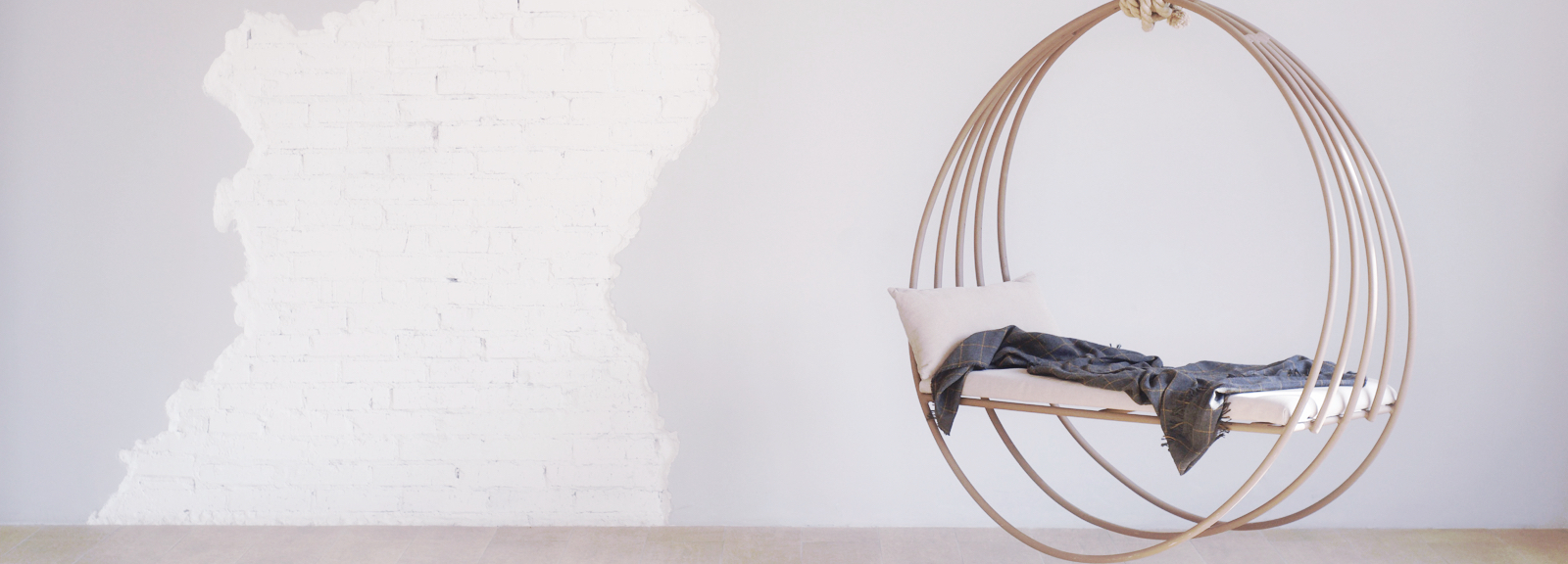 Hanging bed with frame suspended between circular tubes of wood